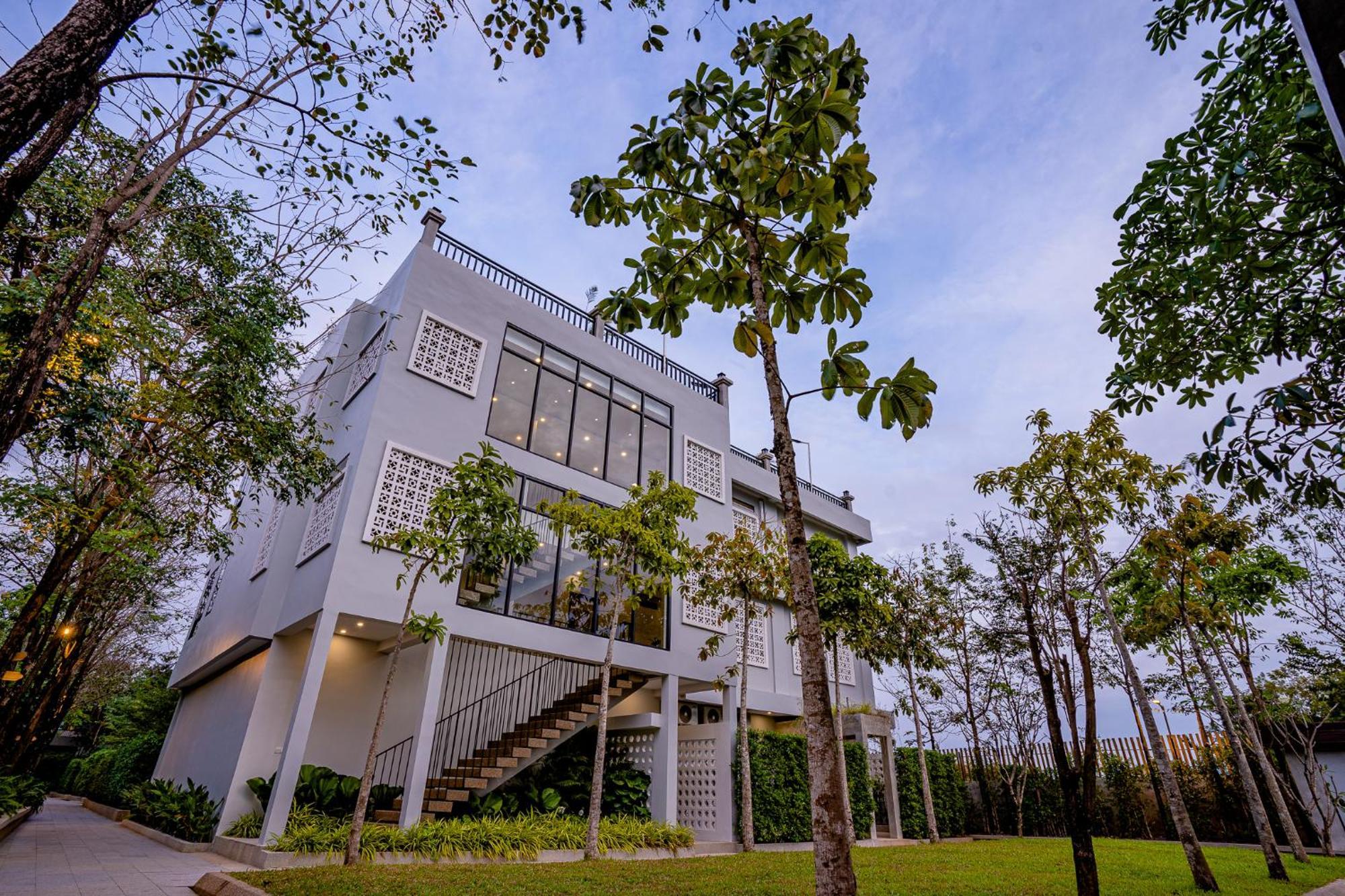 Rainforest Hotel By Nsun Kampot Exterior photo